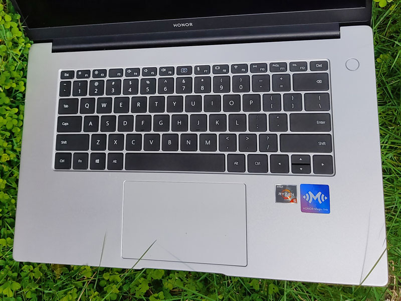 Honor MagicBook 15 Keyboard and Trackpad